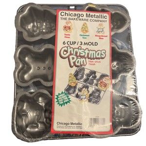New Chicago Metallic Bakeware 6 Cup/3 Mold Christmas Pan